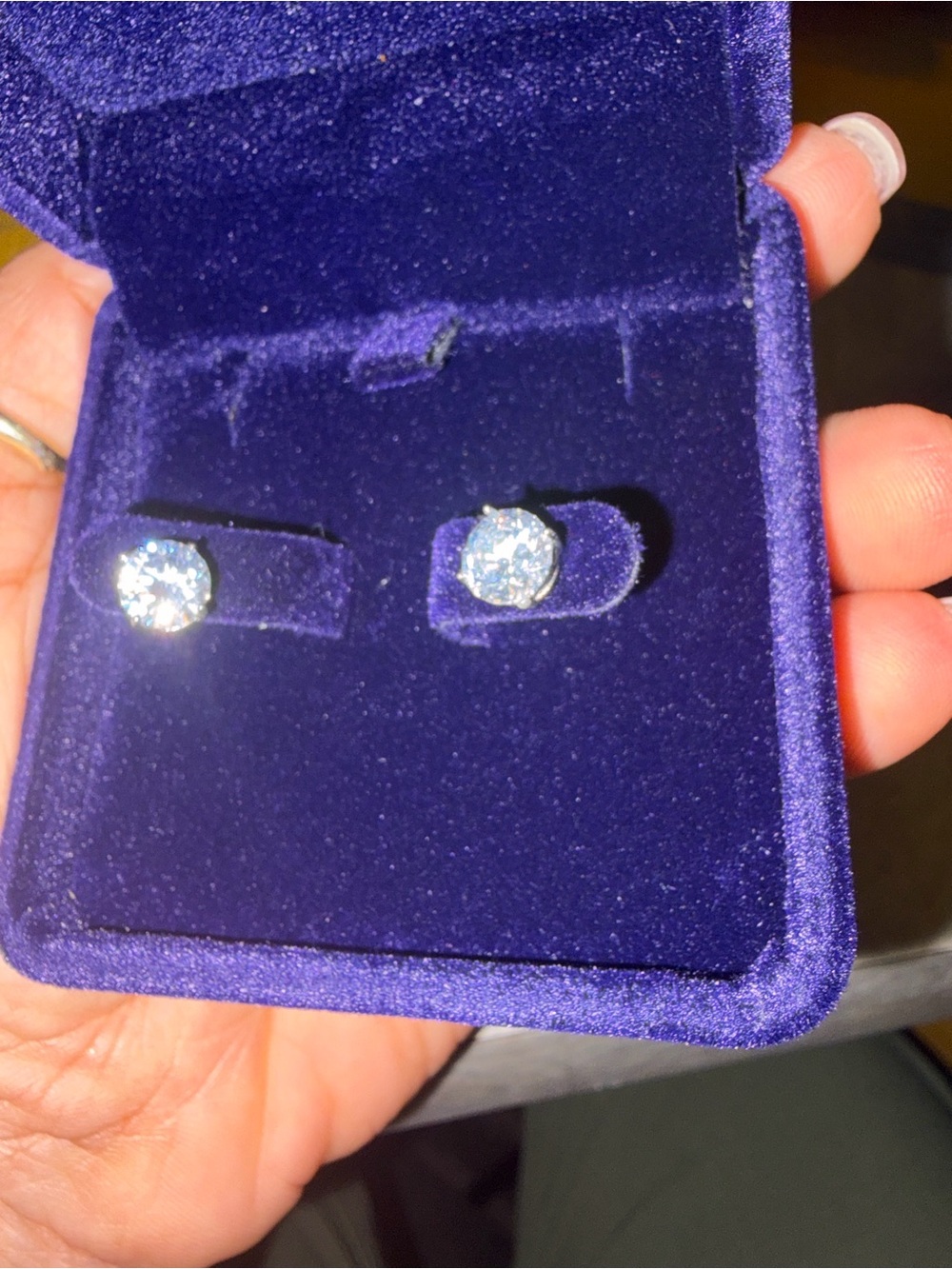925 Classic Sparkling Stud Earrings - White Crystal
